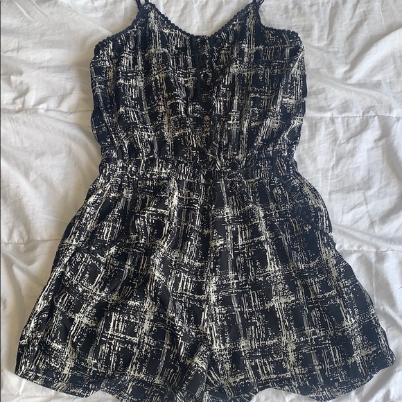 SOLD❌🏷black and white romper - Picture 1 of 6